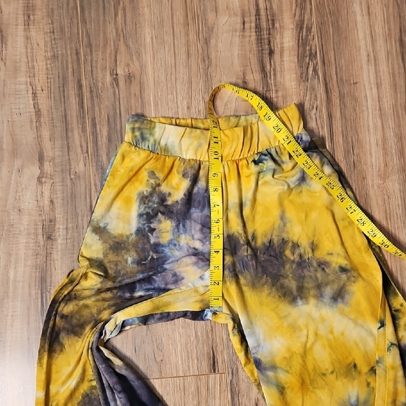 Ellie & Kate Yellow and Black Tie-Dye Wide-Leg Pants With Side Slits Small - Picture 9 of 12